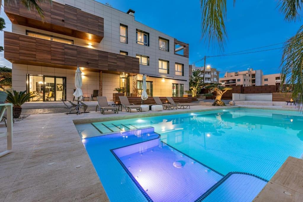 Luxury Casa Con Piscina, Wifi, 150M Dal Mare Apartment Miami Playa Luaran gambar